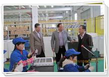 中國紡織工業(yè)協(xié)會(huì)秘書長楊紀(jì)朝和中國紡織報(bào)社徐國營主編考察同和公司